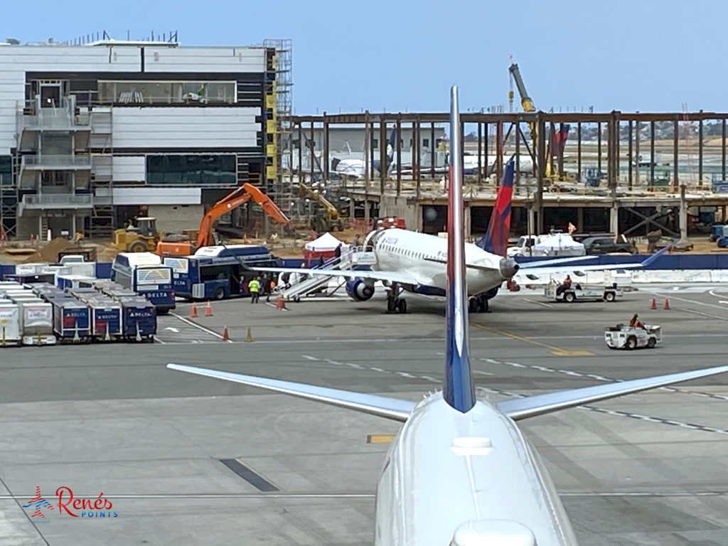 Delta Flights LAX Boarding Airstairs 1024x768 1