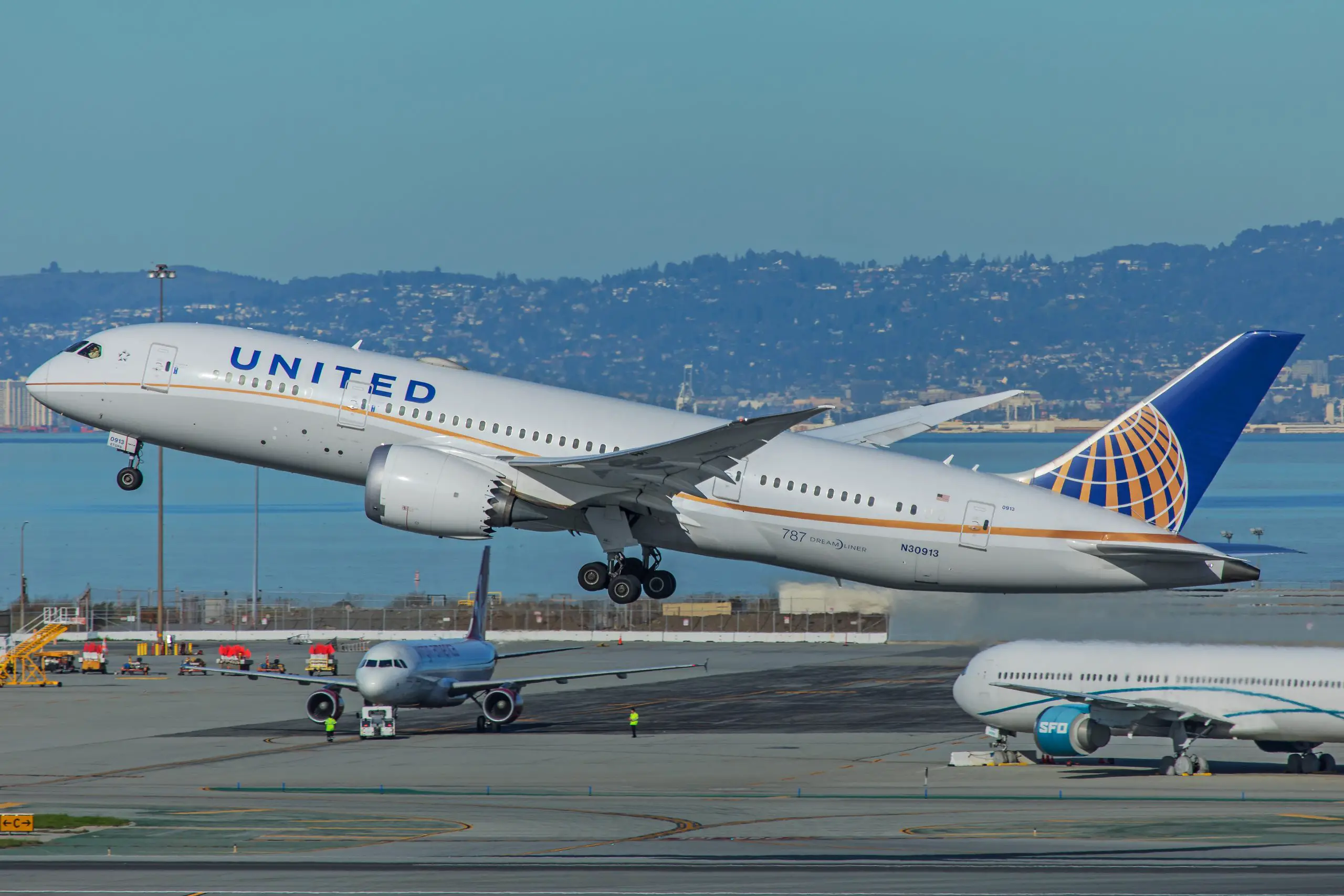 UA B788 SFO William Derrickson scaled 1