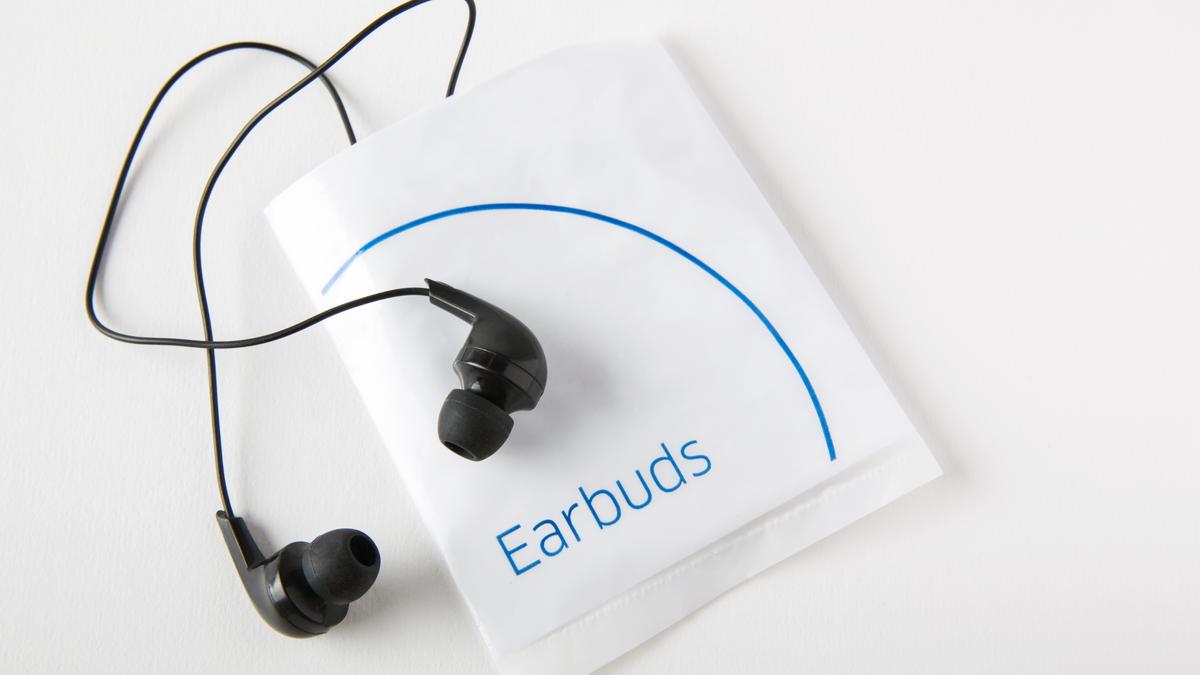 united airlines new earbuds1200xx5628 3166 0 387