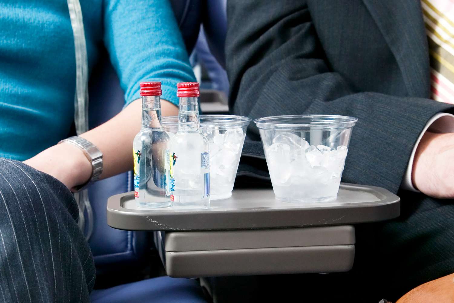 Is United Airlines Serving Alcohol on Flights?